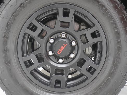 Used 2023 Toyota 4Runner TRD Off-Road Premium w/ Off Road Premium Plus Package AWD/4WD image 31