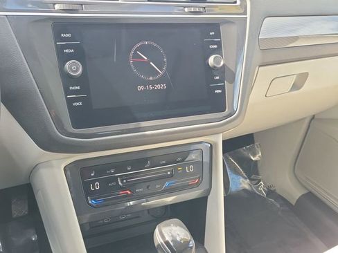 Used 2022 Volkswagen Tiguan SE image 28