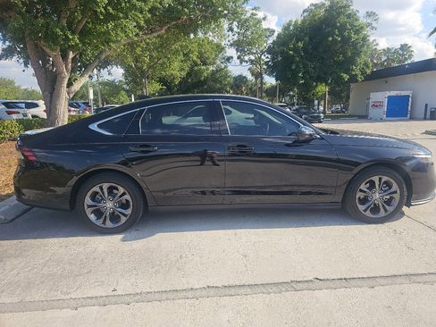 Used 2023 Honda Accord EX image 2