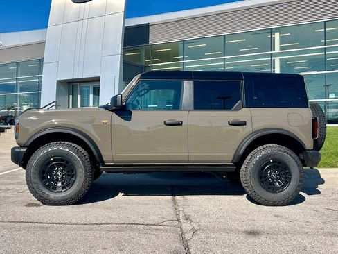 New 2026 Ford Bronco Badlands image 3