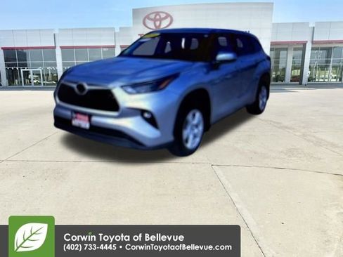 Used 2024 Toyota Highlander LE image 4