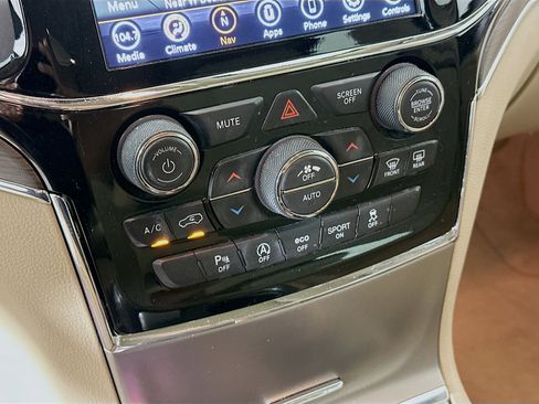 Used 2020 Jeep Grand Cherokee Overland RWD image 24