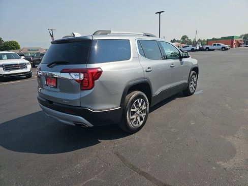 Used 2023 GMC Acadia SLE w/ Driver Convenience Package image 4