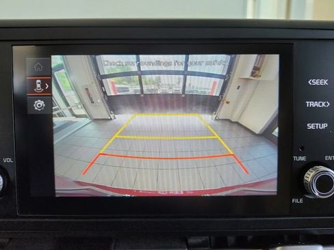 Certified 2023 Kia Carnival LX FWD image 15