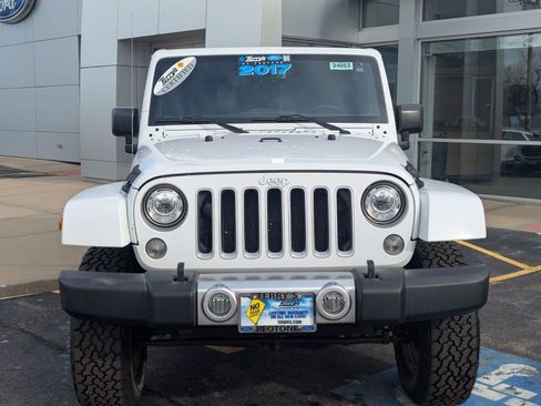 Used 2017 Jeep Wrangler Unlimited Sahara w/ Connectivity Group image 8