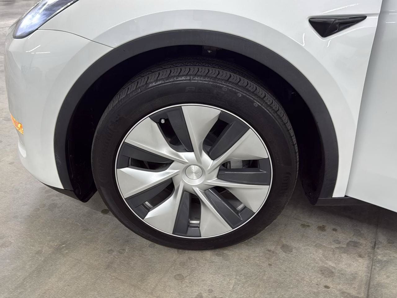 Used 2023 Tesla Model Y Long Range AWD/4WD image 28