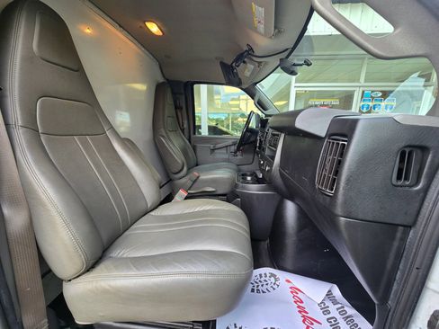 Used 2018 Chevrolet Express 3500 w/ Power Convenience Package RWD image 13