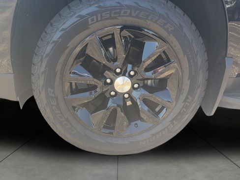 Used 2021 Chevrolet Tahoe LT w/ LT Signature Package AWD/4WD image 4