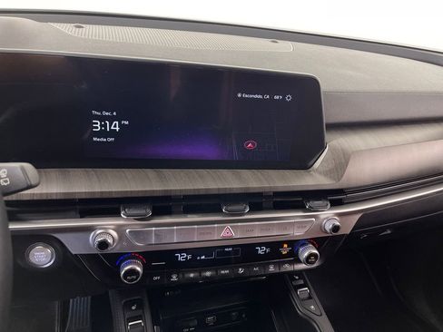 Used 2023 Kia Telluride EX w/ EX Captain's Chair Package image 23