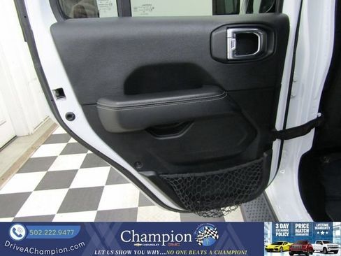 Used 2021 Jeep Wrangler Unlimited Sahara AWD/4WD image 12
