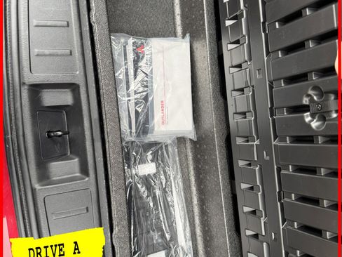 Used 2024 Mitsubishi Outlander SE image 6