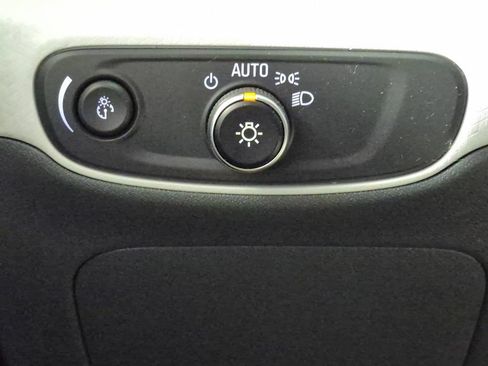 Used 2018 Chevrolet Bolt Premier w/ Driver Confidence II Package FWD image 18