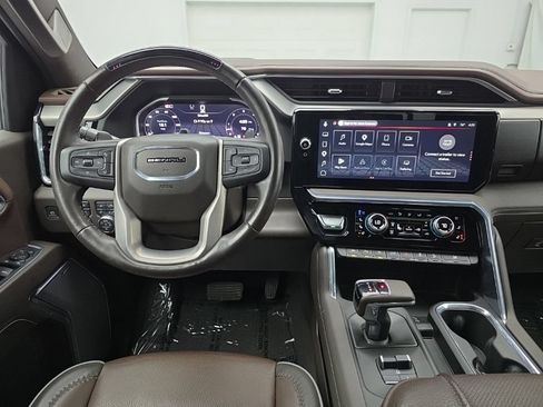 Used 2024 GMC Sierra 1500 Denali w/ Technology Package AWD/4WD image 12