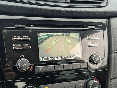 Used 2017 Nissan Rogue S image 20