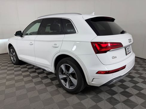 Used 2023 Audi Q5 2.0T Premium w/ Convenience Package AWD/4WD image 3
