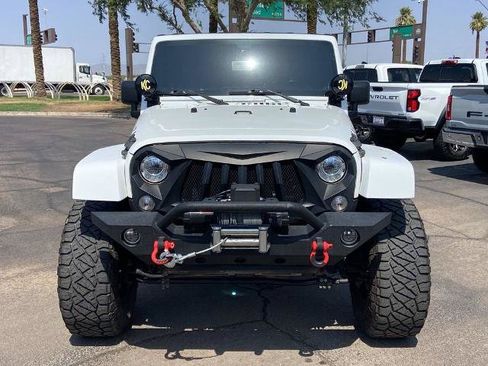 Used 2018 Jeep Wrangler Unlimited Sahara w/ Connectivity Group AWD/4WD image 3