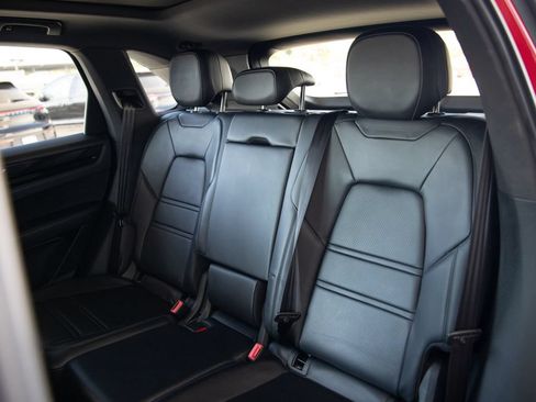Used 2023 Porsche Cayenne AWD/4WD image 18