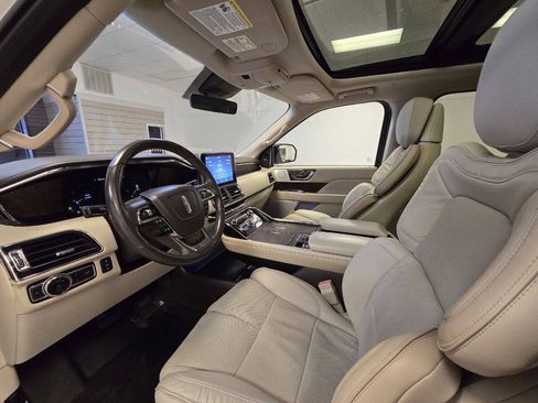 Used 2019 Lincoln Navigator Reserve AWD/4WD image 12