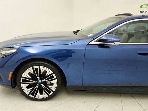 Used 2025 BMW i5 xDrive40 w/ Premium Package AWD/4WD image 9