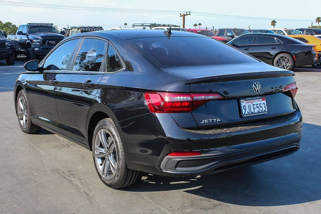 Used 2023 Volkswagen Jetta SE FWD image 7