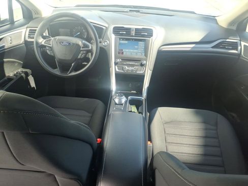 Used 2018 Ford Fusion SE w/ Fusion SE Technology Package image 10