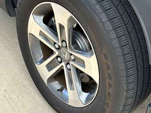 Used 2025 Honda Pilot EX-L image 10