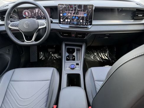 New 2026 Volkswagen Tiguan SE image 8