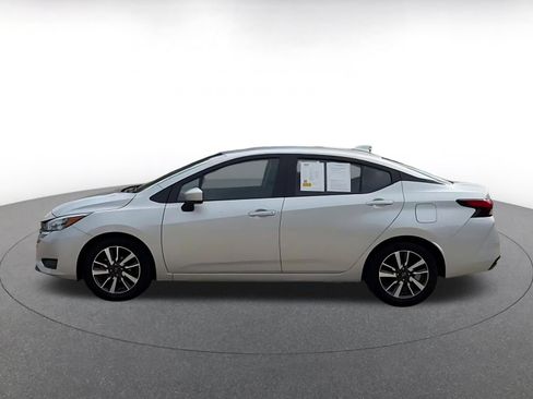 Used 2025 Nissan Versa SV FWD image 9