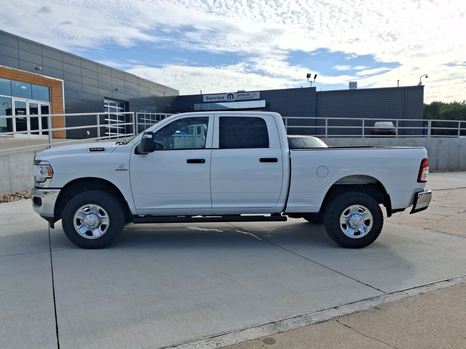 Used 2024 RAM 2500 Tradesman w/ Chrome Appearance Group AWD/4WD image 2