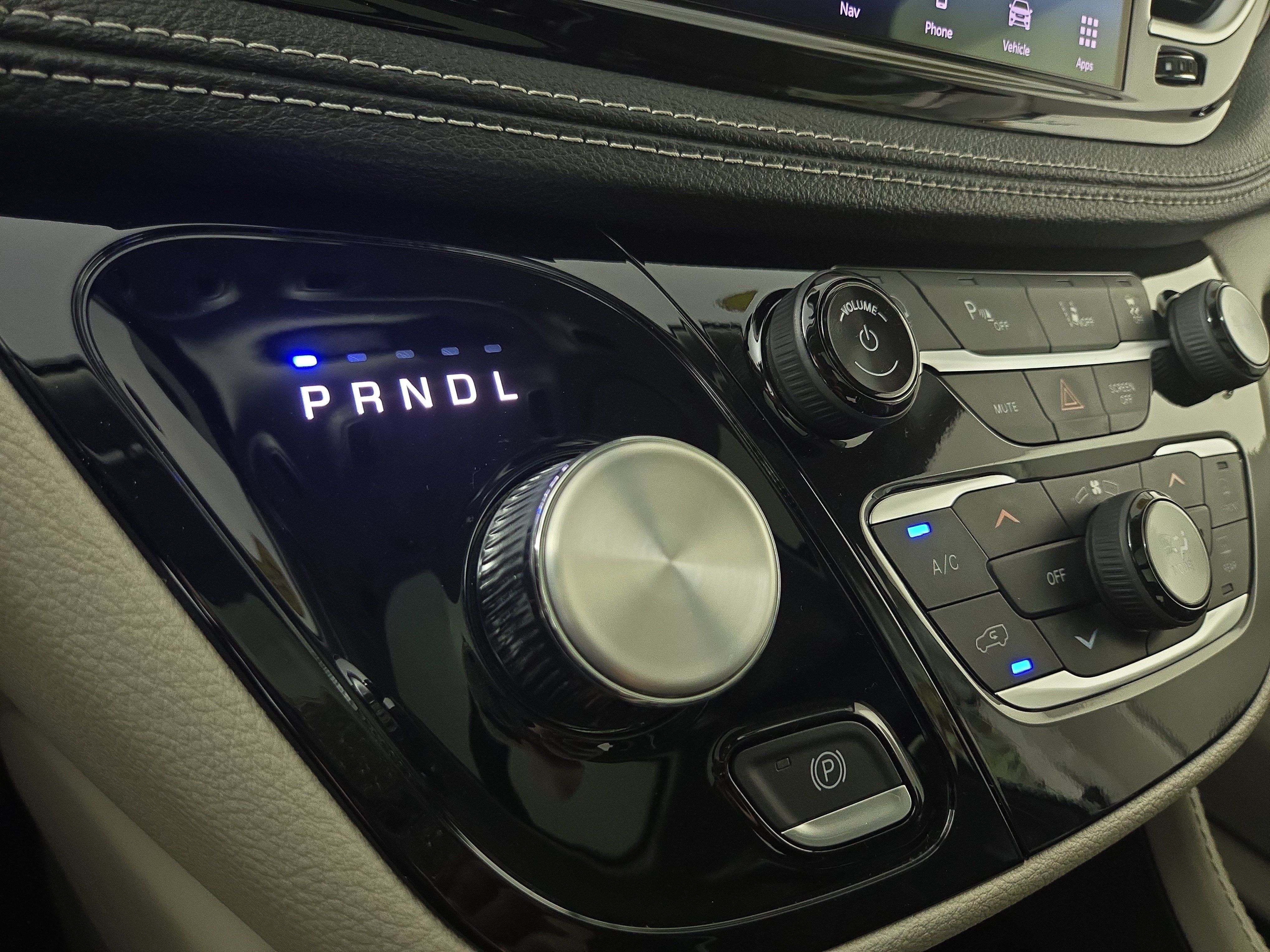 Used 2024 Chrysler Pacifica Limited FWD image 25