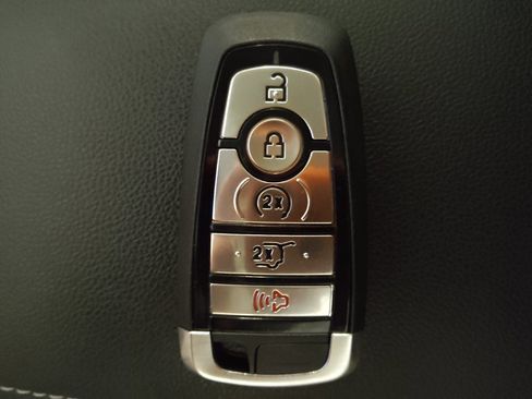 Used 2020 Ford Escape SEL AWD/4WD image 32
