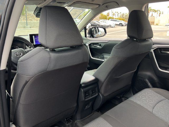 Used 2025 Toyota RAV4 XLE FWD image 33