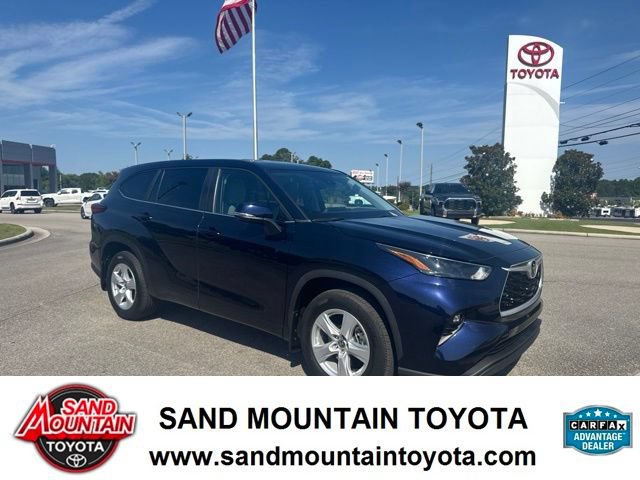 Used 2023 Toyota Highlander LE AWD/4WD image 1