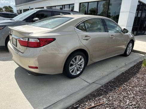 Used 2014 Lexus ES 350 w/ Premium Package FWD image 4