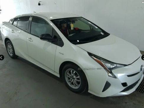 Used 2016 Toyota Prius Two FWD image 1