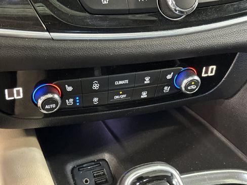 Used 2020 Buick Enclave Premium w/ Sun and Sites Package FWD image 24