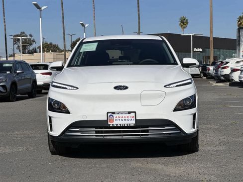 Used 2023 Hyundai Kona SE image 2