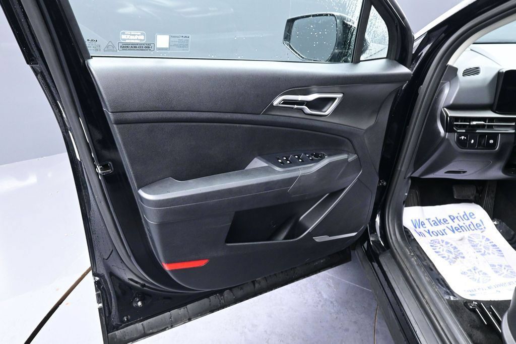Used 2026 Kia Sportage LX FWD image 26