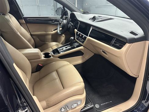 Used 2023 Porsche Macan AWD/4WD image 11