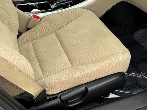 Used 2017 Honda Accord Hybrid Sedan image 9