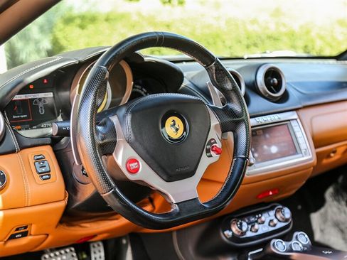 Used 2010 Ferrari California RWD image 25