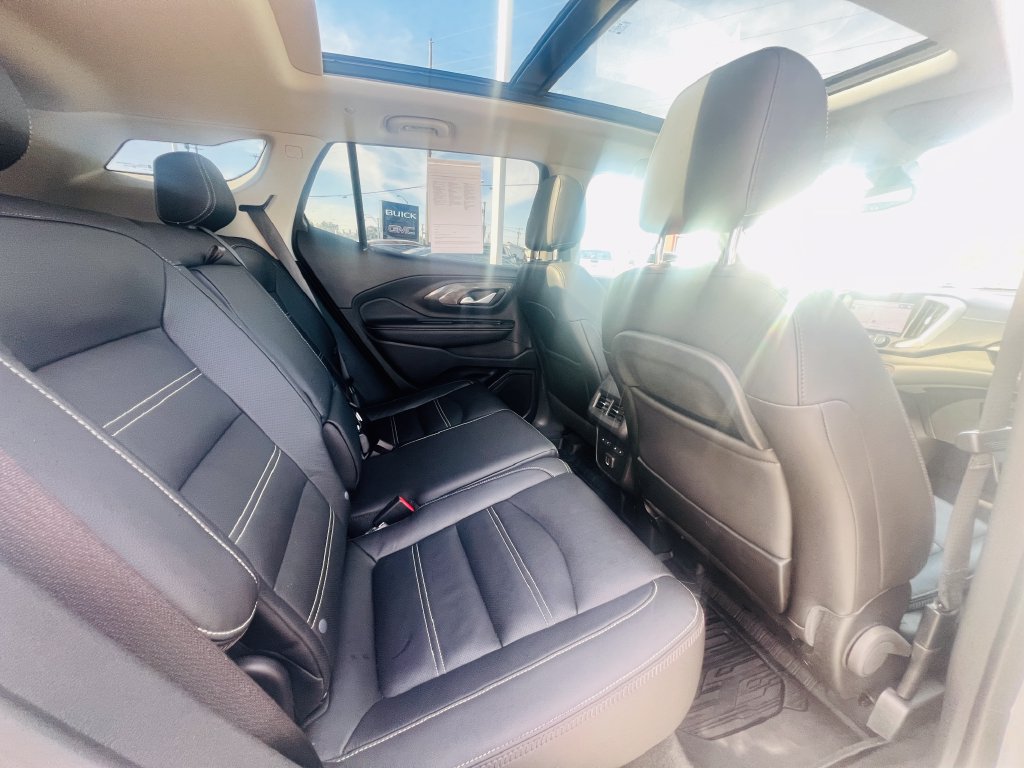 Used 2024 GMC Terrain Denali w/ Denali Premium Package AWD/4WD image 39