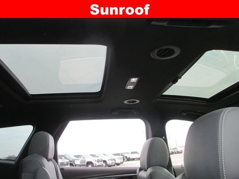 Used 2022 Buick Enclave Essence w/ Experience Buick Package FWD image 15