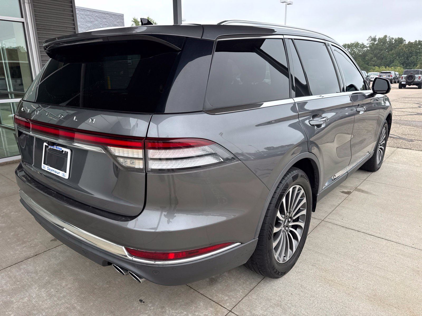 Used 2021 Lincoln Aviator Reserve AWD/4WD image 7
