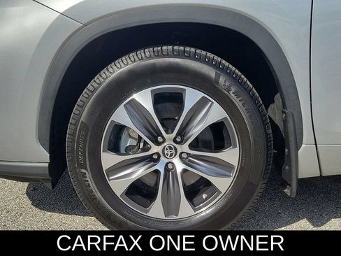 Used 2024 Toyota Highlander XLE AWD/4WD image 6
