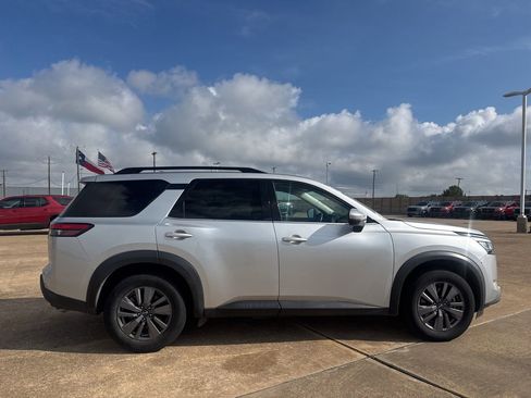 Used 2022 Nissan Pathfinder SV FWD image 26