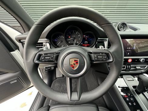 Used 2026 Porsche Macan AWD/4WD image 15