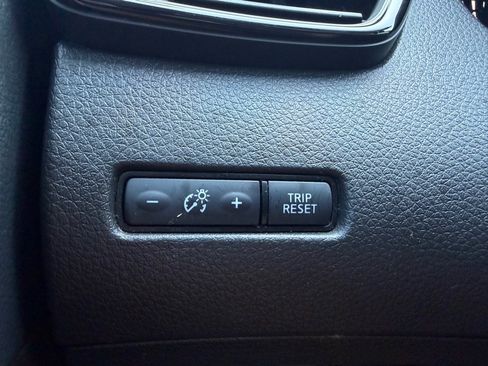 Used 2020 Nissan Rogue SV w/ Sun & Sound Touring Package AWD/4WD image 17