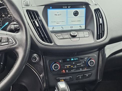 Used 2019 Ford Escape SE image 9