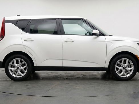 Used 2025 Kia Soul LX w/ LX Technology Package FWD image 11